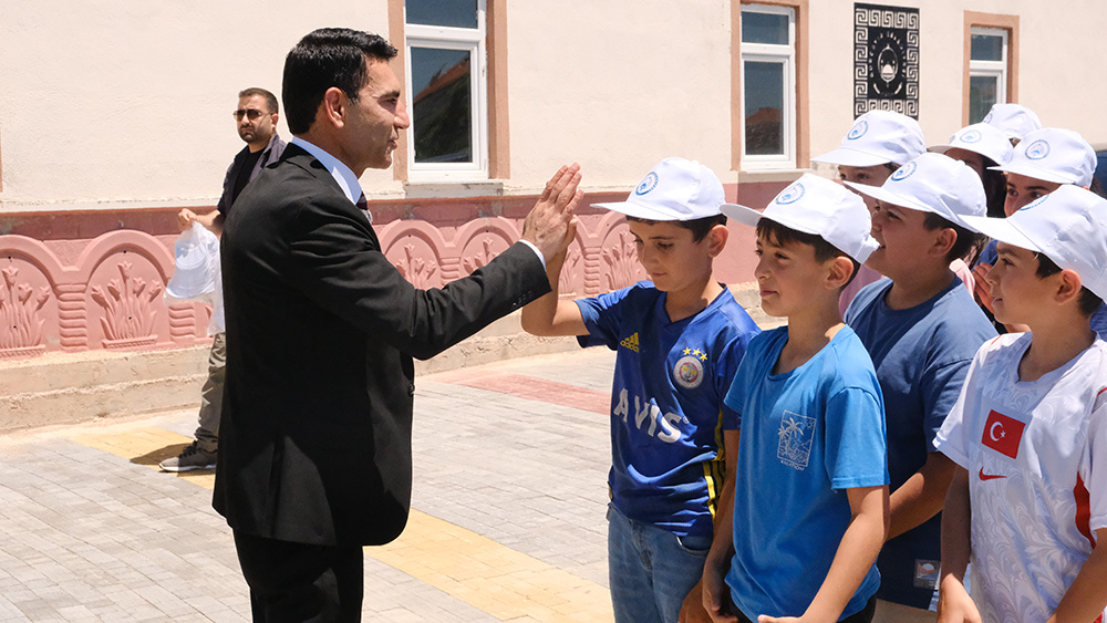 aa-20260618-41706937-41706933-gurcayir-belediyesinden-ogrencilere-yil-sonu-senligi.jpg
