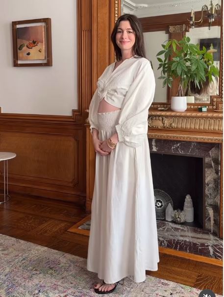 anne-hathawayin-esi-adam-shulman-kac-yasinda-ne-is-yapiyor1.jpg