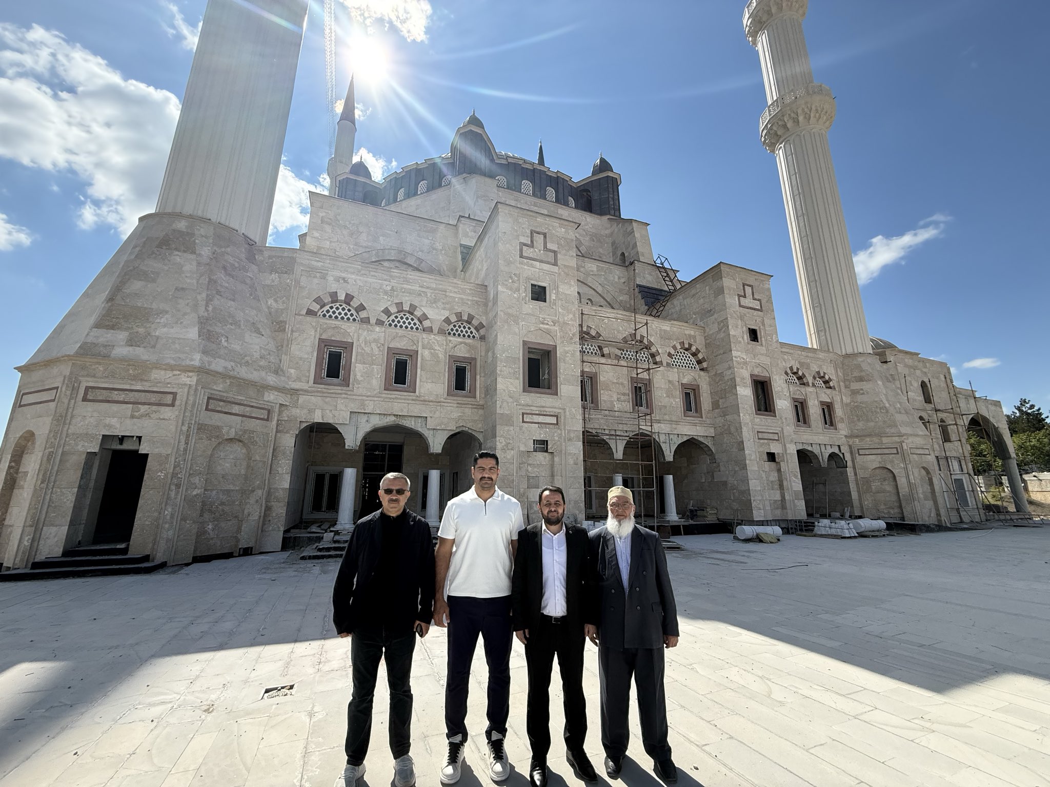 gures-merkez-cami-taha-akgul-1.jpeg
