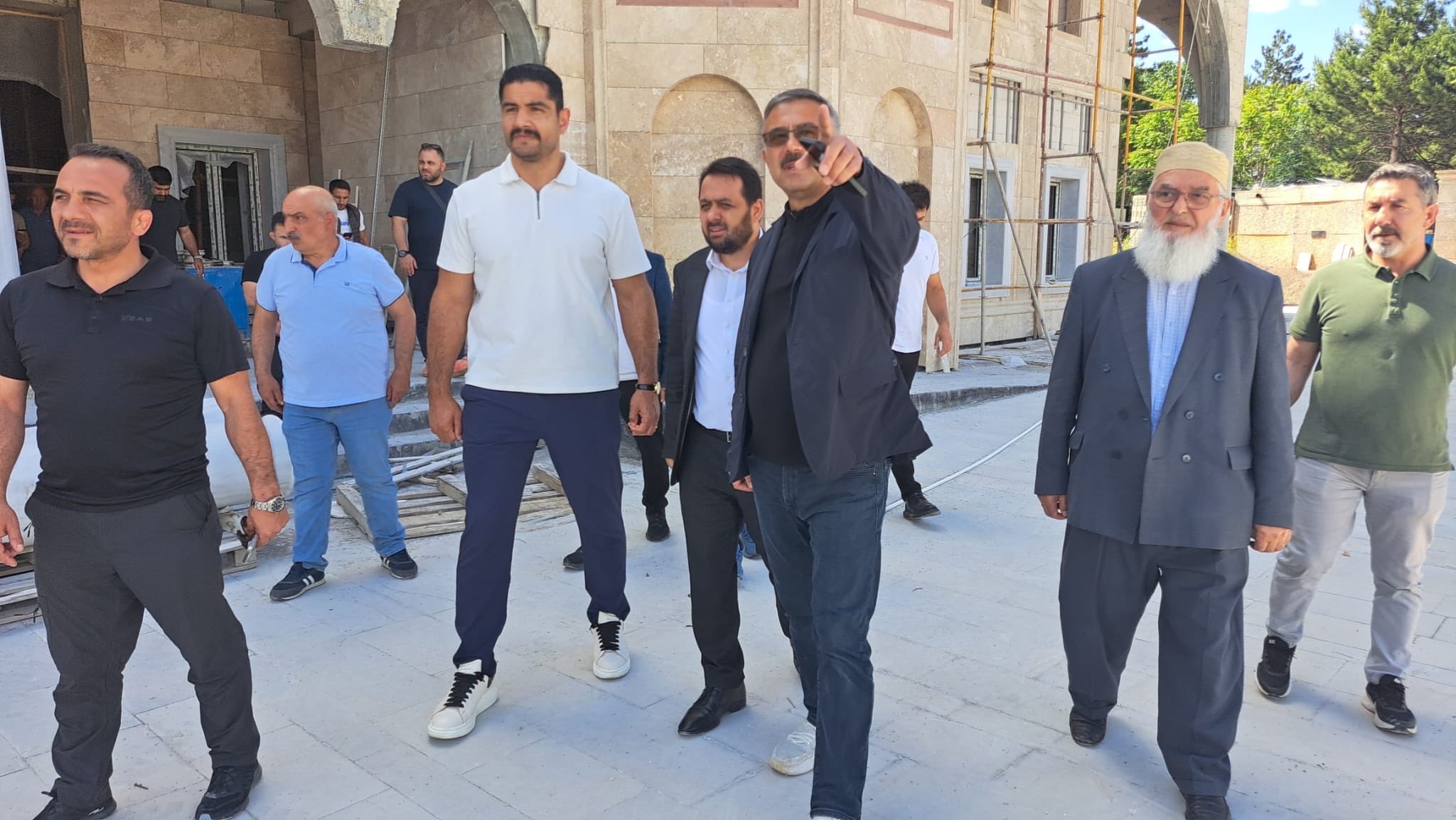 gures-merkez-cami-taha-akgul-2.jpeg