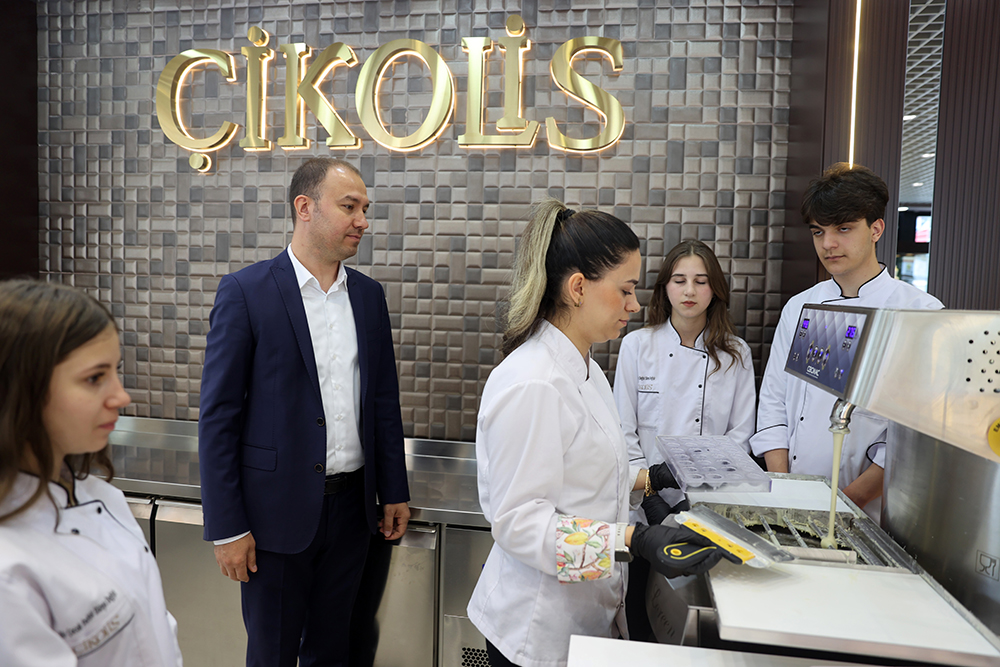 aa-20260625-41780430-41780426-en-tatli-meslegi-ogreten-atolye-5-yilda-250-ogrenciyi-sektore-hazirladi.jpg