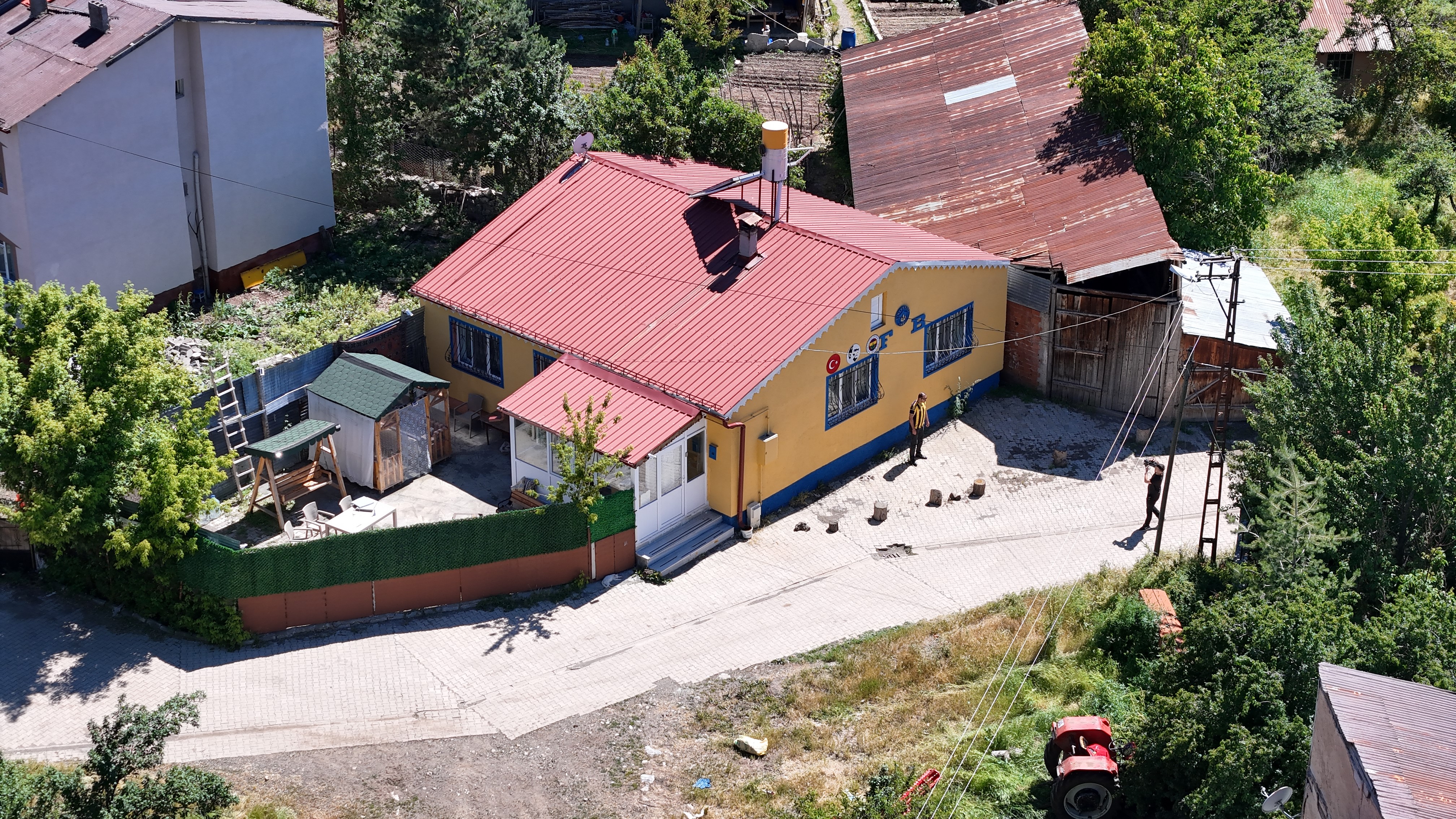 aw734933-03.jpg