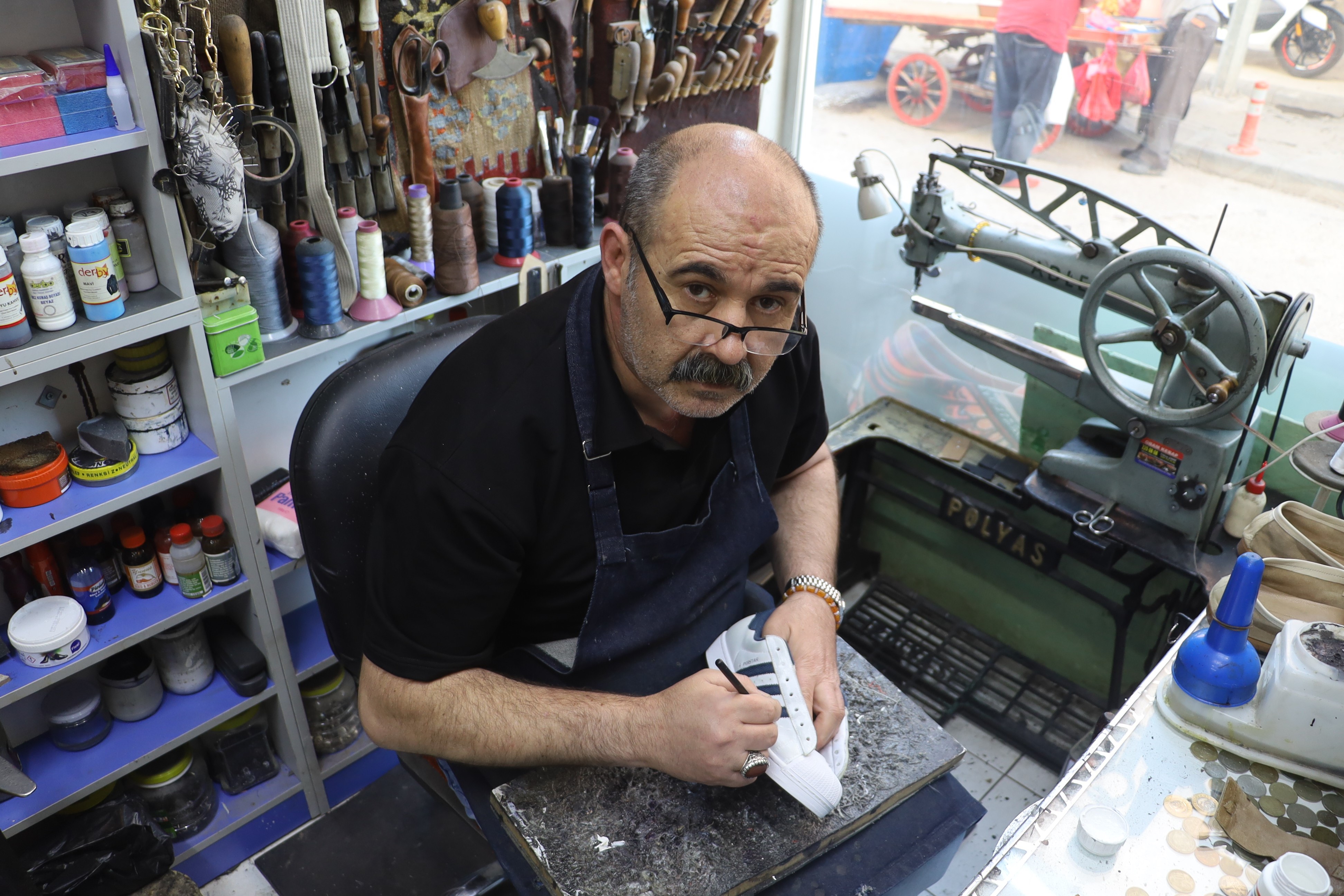 aw747122-01.jpg