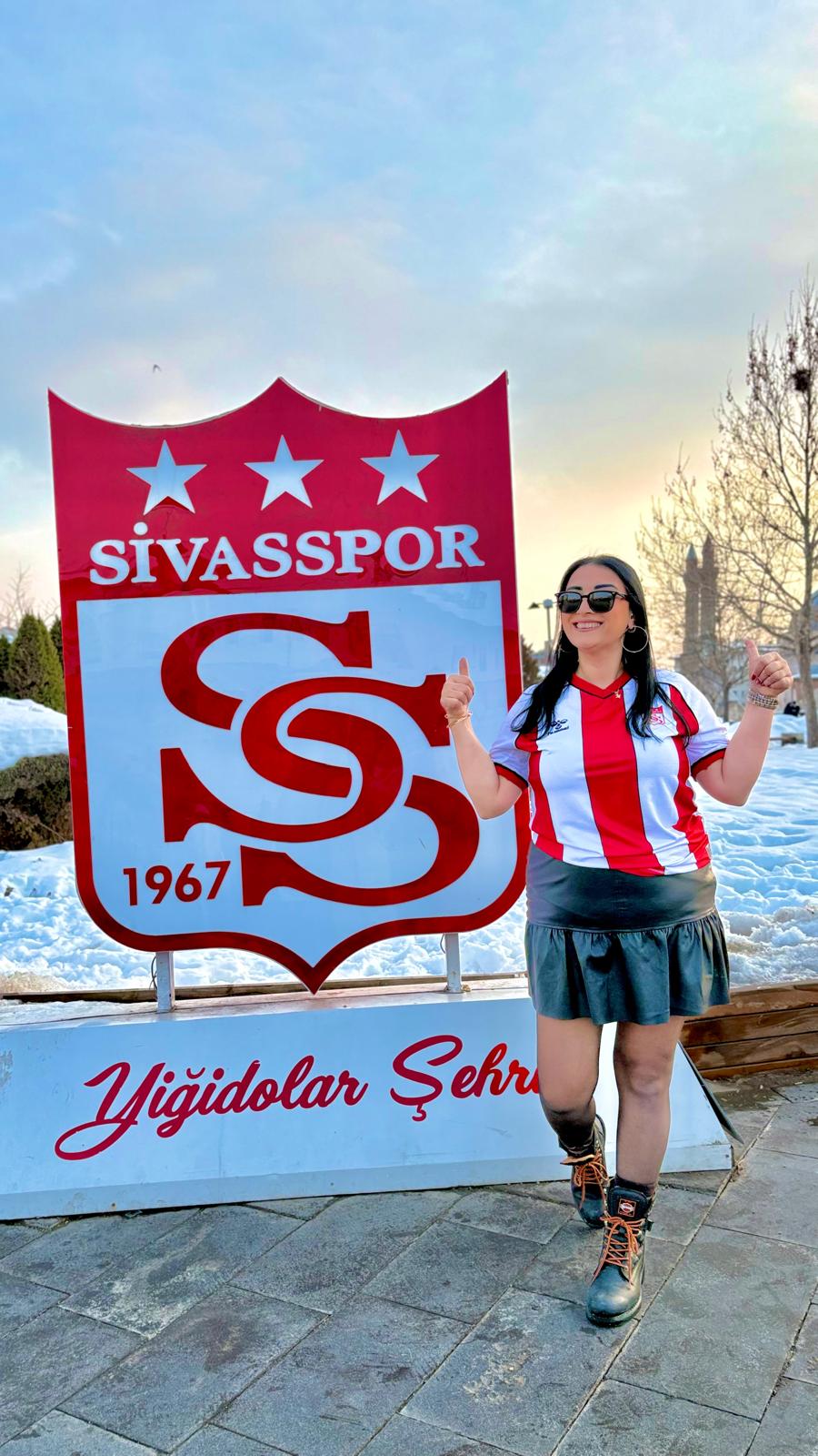 sivassporlu-kadin-taraftar-2.jpeg