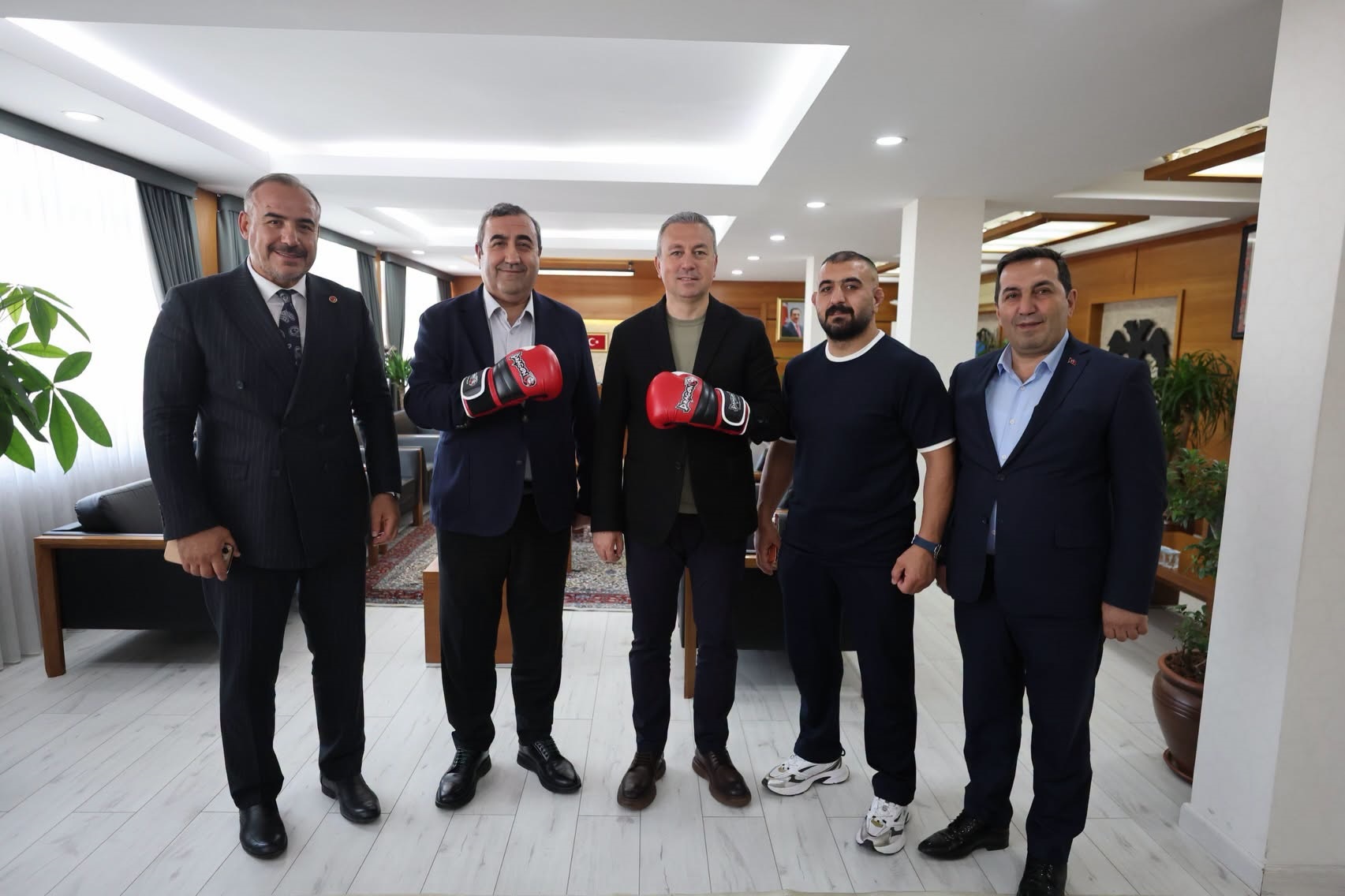 boks-sampiyonasi-ziyaretler-1ffff.jpg