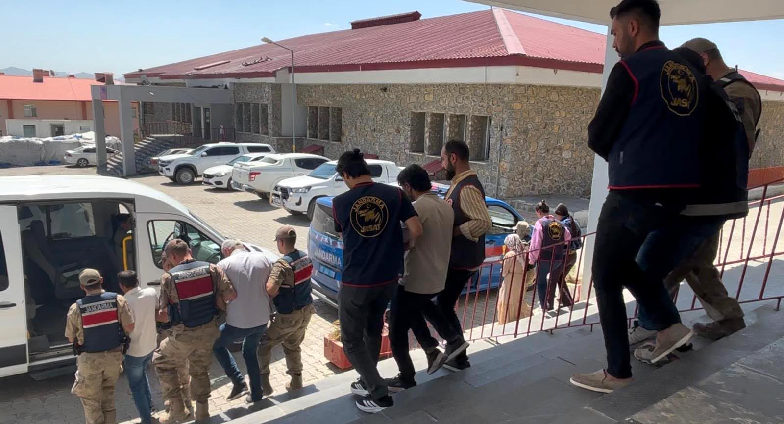 bakan-gurlek-intihar-ve-kaza-susu-veril-1448714-430872.jpg