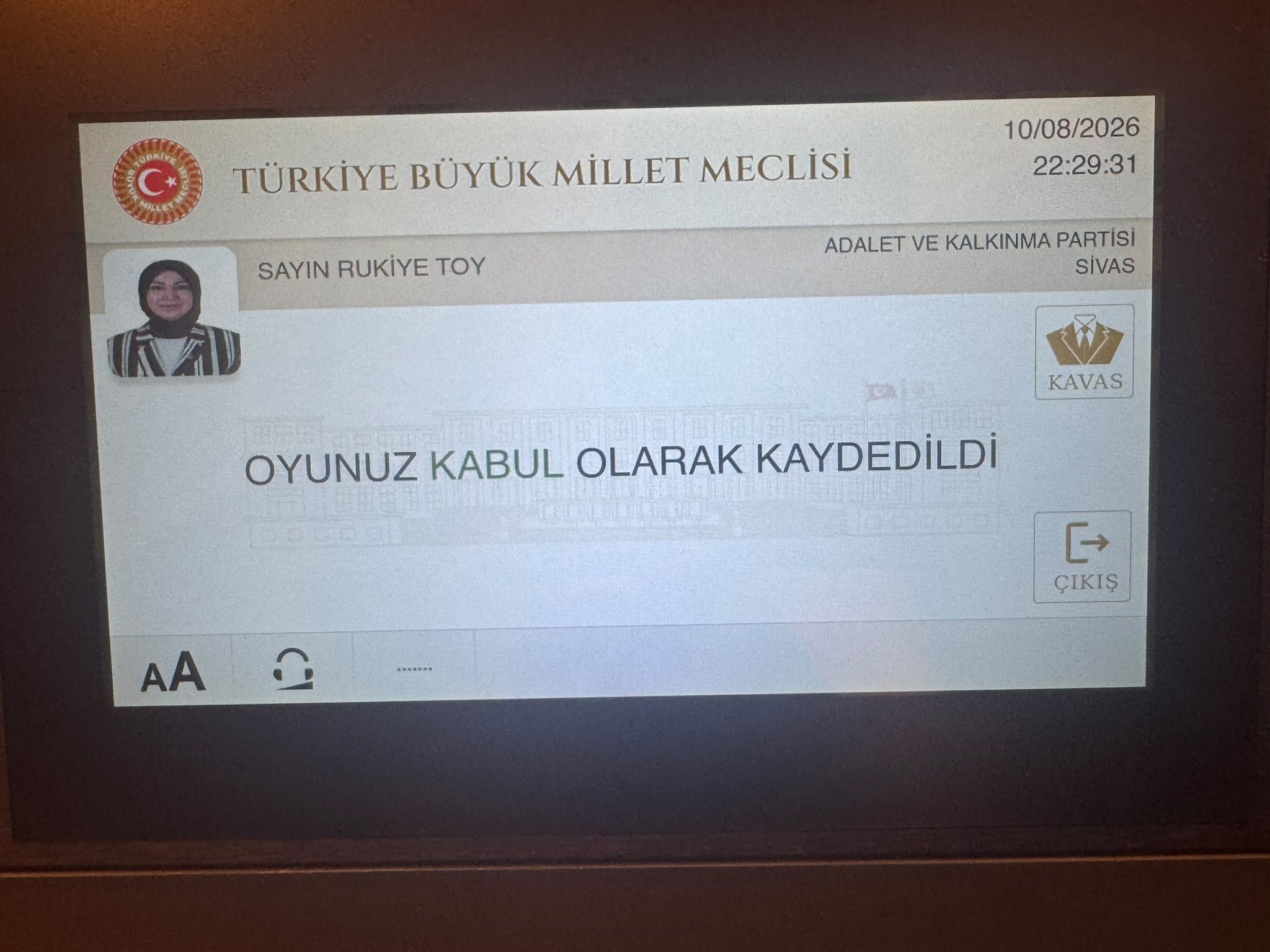 hpyr-qvwkaafjnq.jpg