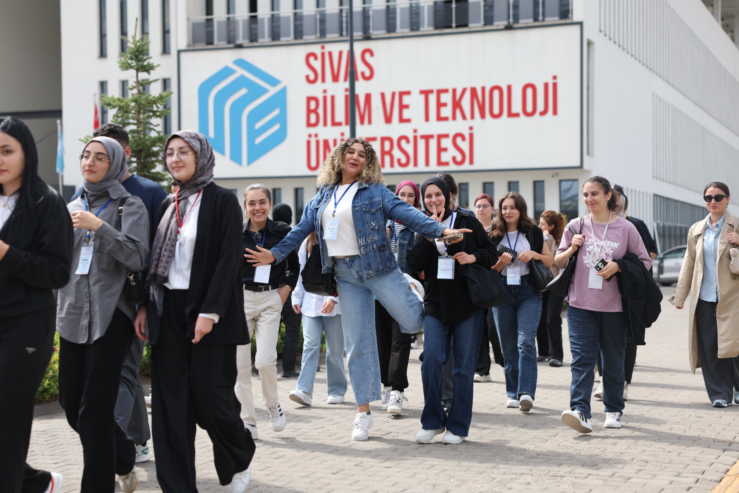 hqauonswsaedhaa.jpg
