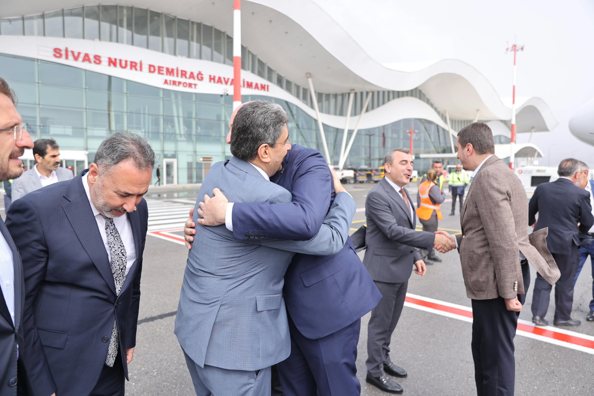 hq4j5qaxoaapsqn.jpg