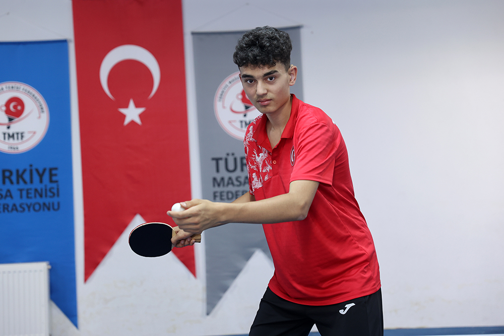 aa-20260830-42339185-42339175-yemek-masasina-file-gererek-masa-tenisine-baslayan-ebubekir-ince-avrupadan-3-madalyayla-dondu.jpg