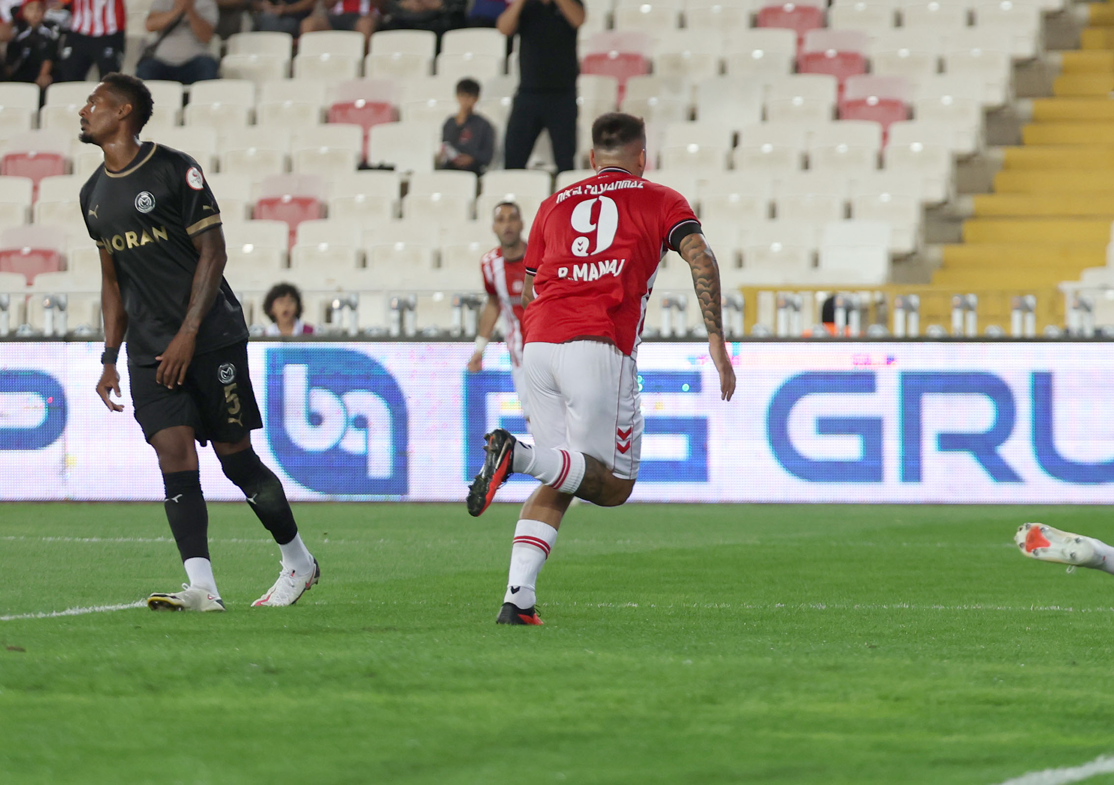 sivasspor-rey-manaj-2.jpeg