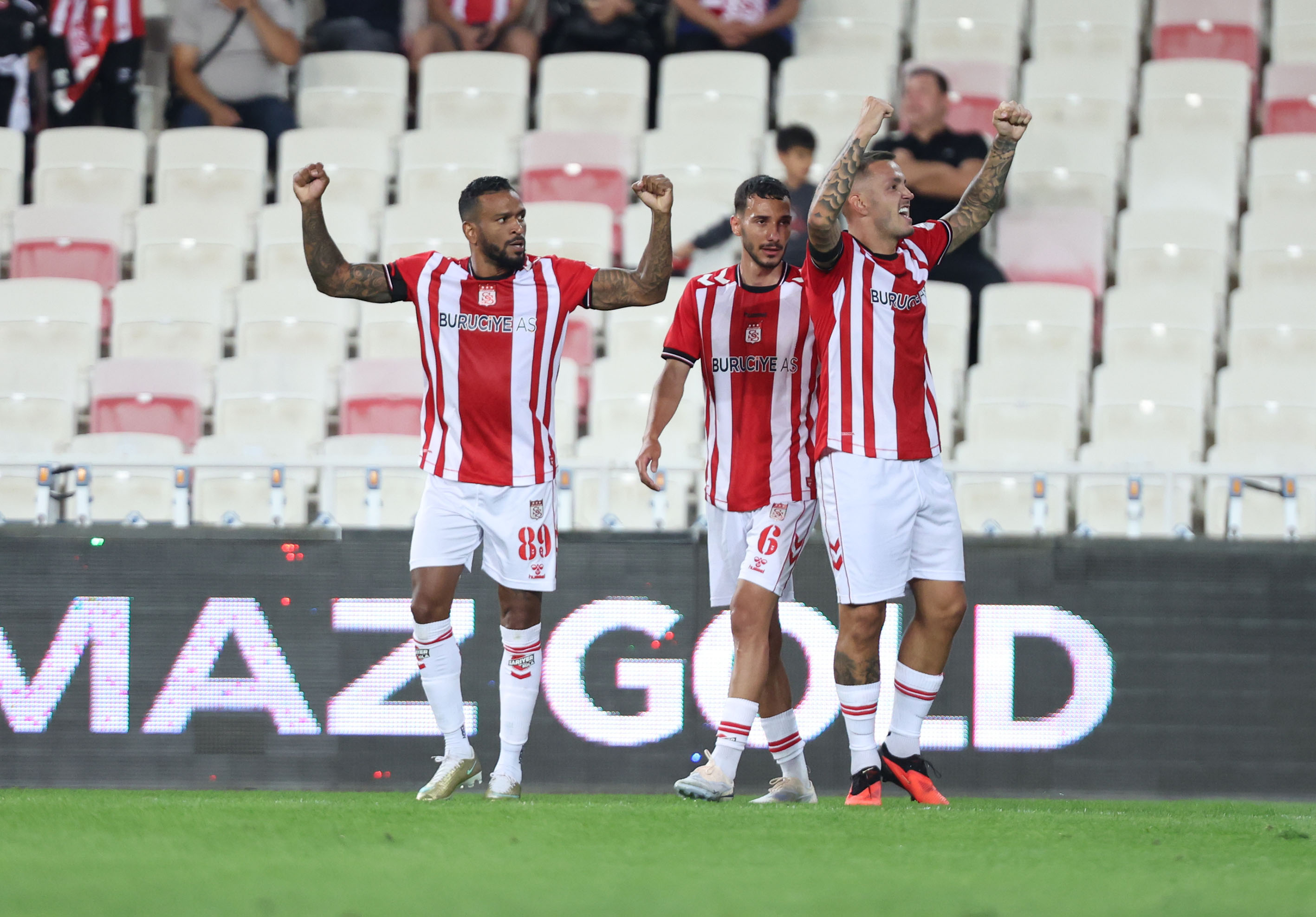 sivasspor-rey-manaj-4.jpeg