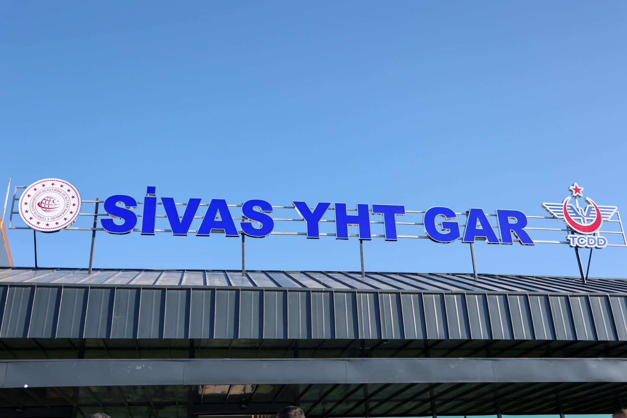 hrdxesya4aatwx6-001.jpg