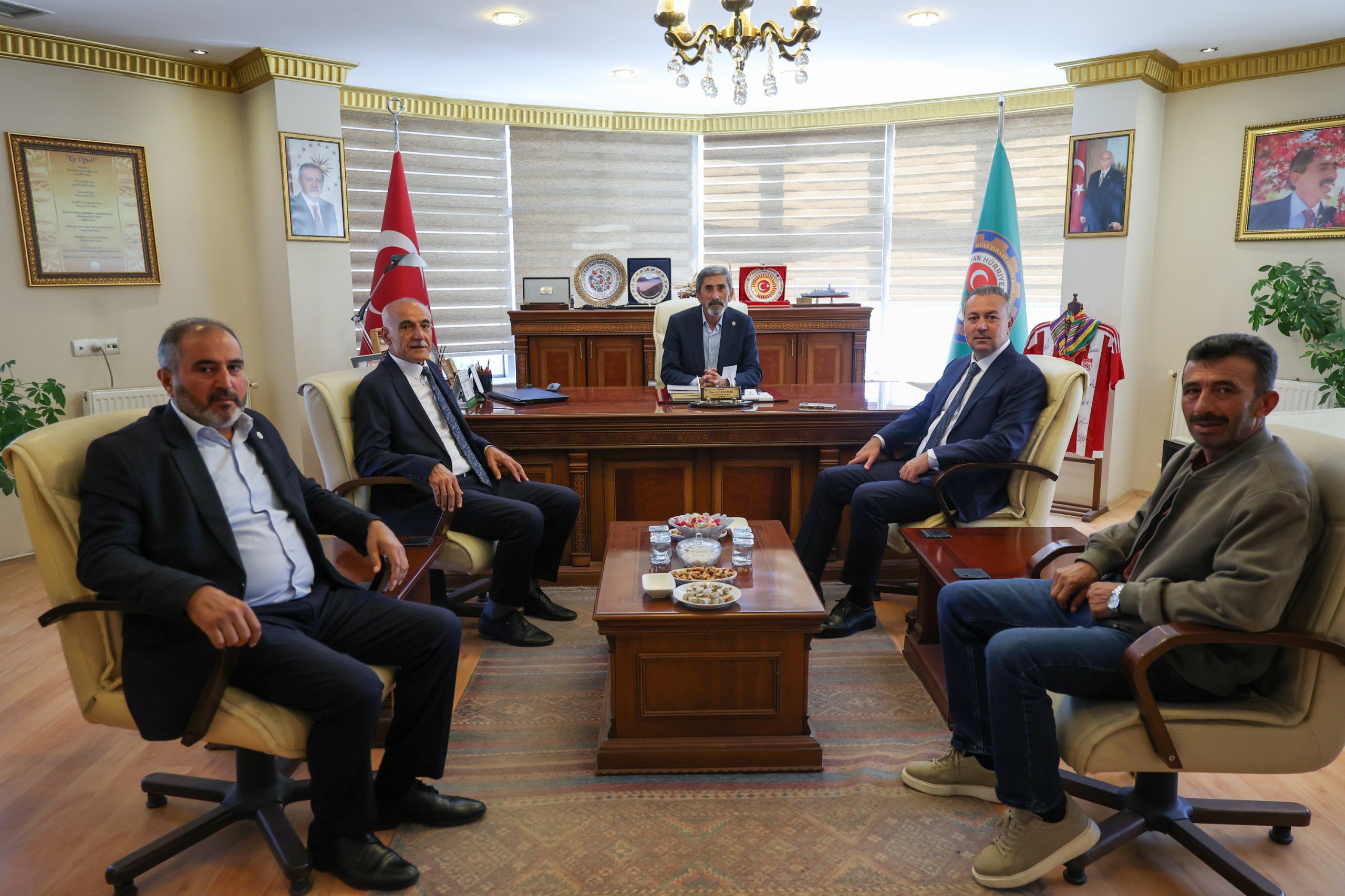 hrsm8i9w8aaewan.jpg