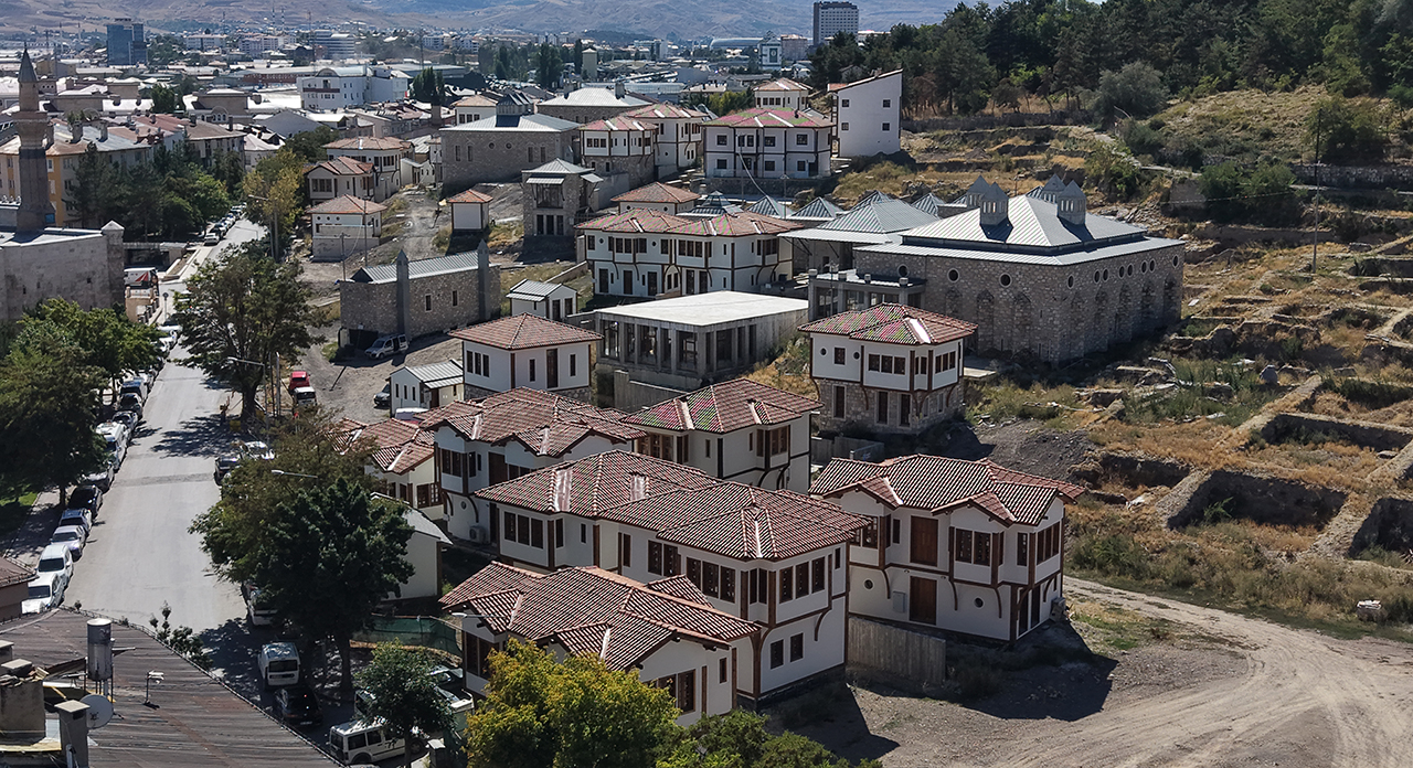 aa-20260923-42545731-42545726-sivas-kale-projesinin-2028de-tamamlanmasi-hedefleniyor.jpg
