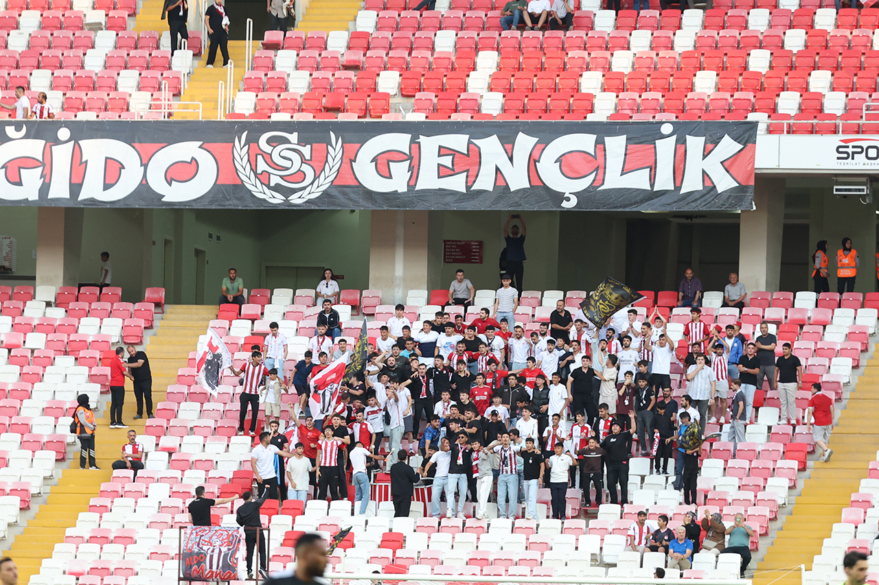 sivasspor-taraftar-2.jpg