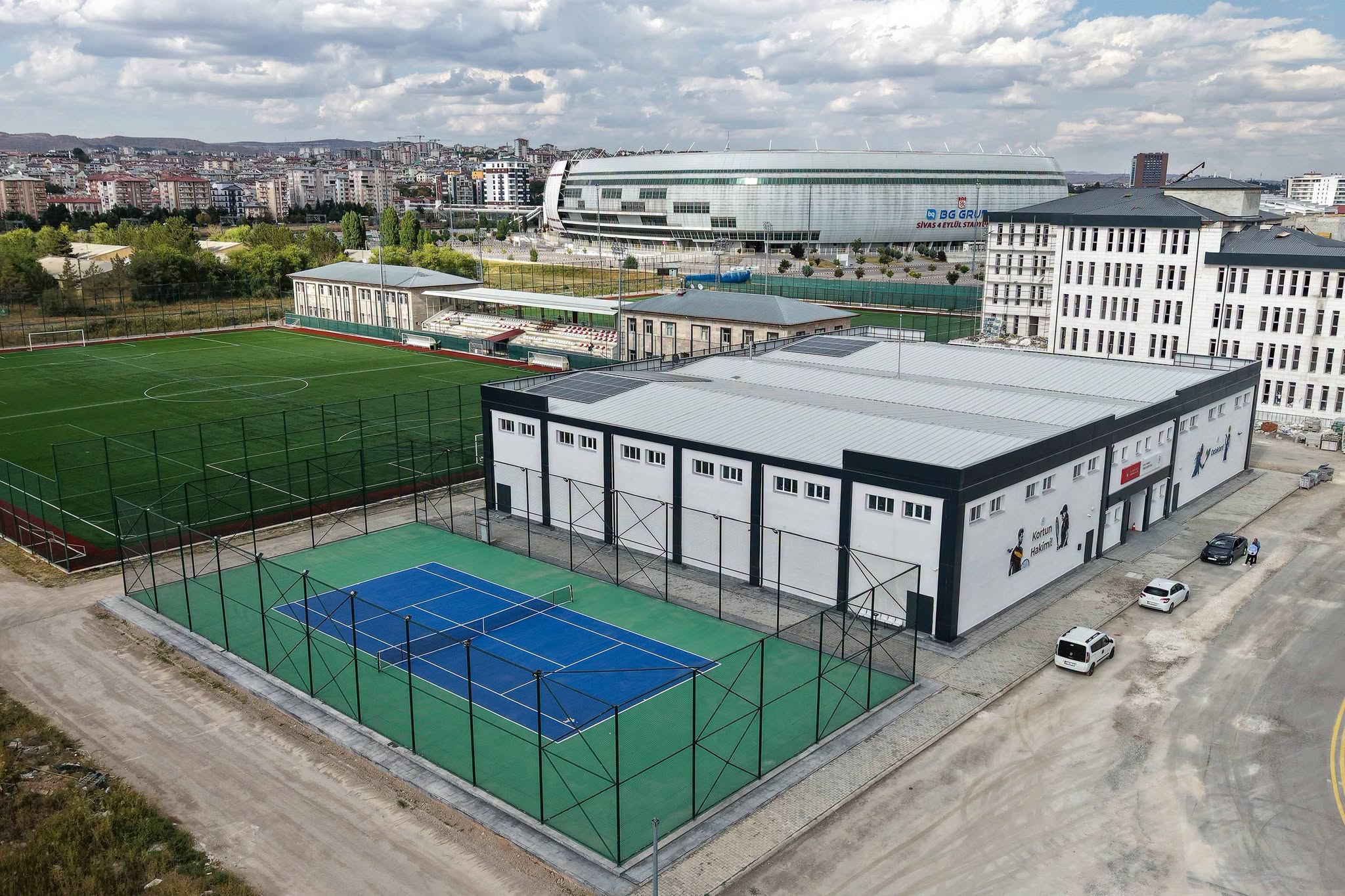 genclikspor-tenis-salonu-acilis-2.jpg