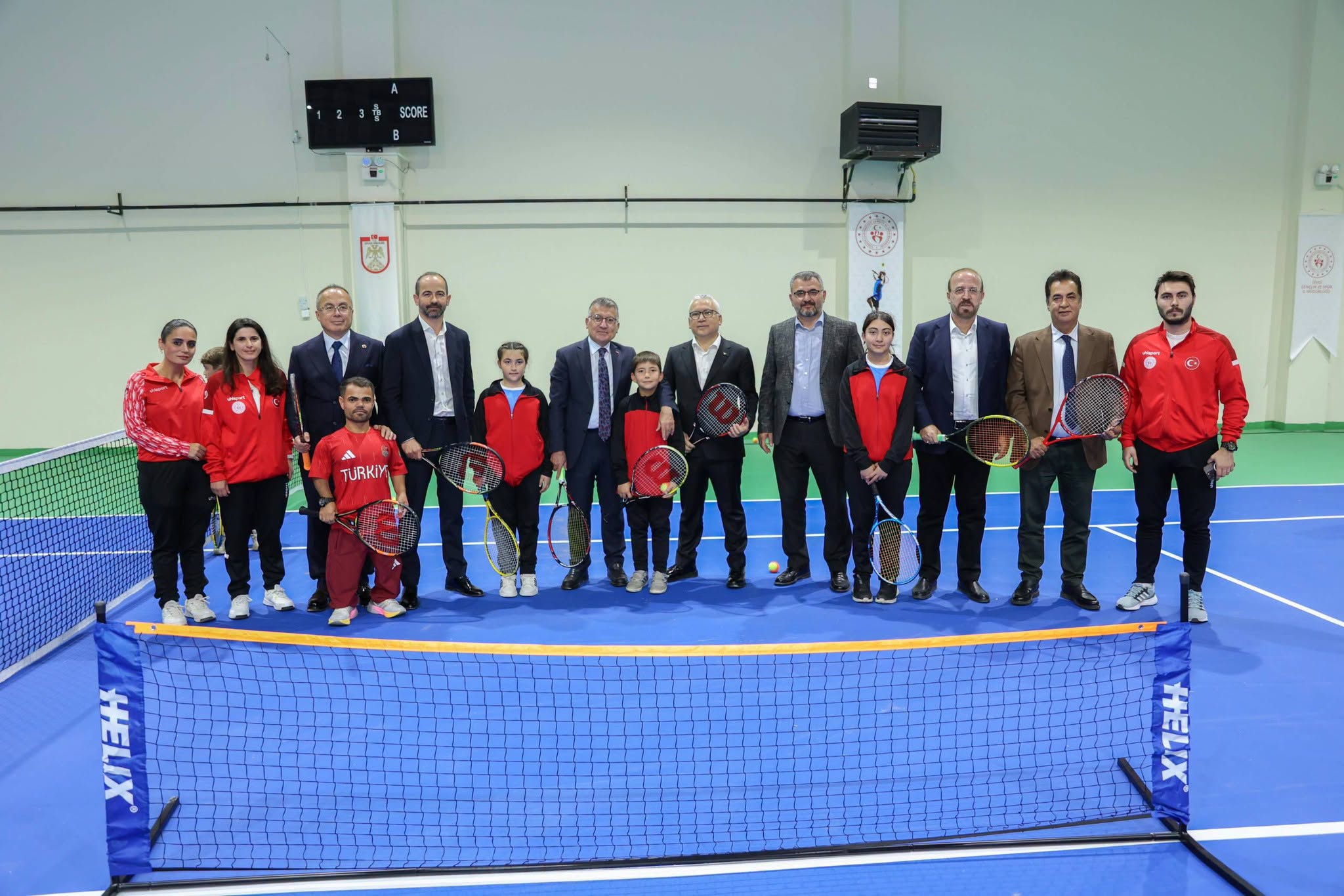 genclikspor-tenis-salonu-acilis-3.jpg
