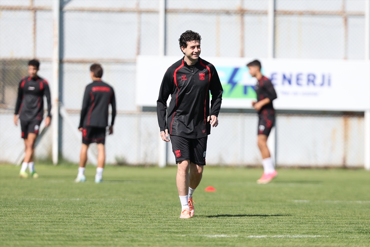 aa-20261010-42712705-42712701-sivasspor-bandirmaspor-macinin-hazirliklarina-basladi.jpg
