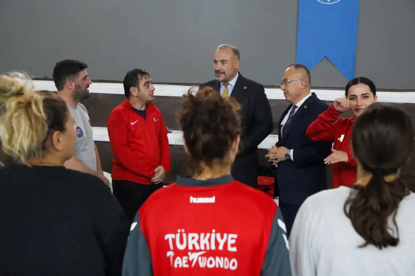 milli-takim-kamp-ziyaret-4.jpg
