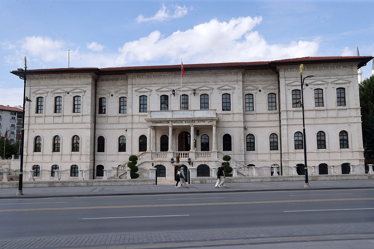 aa-20261019-42798711-42798710-asirlik-mektepler-sivas-lisesinin-139-yillik-egitim-seruveni.jpg