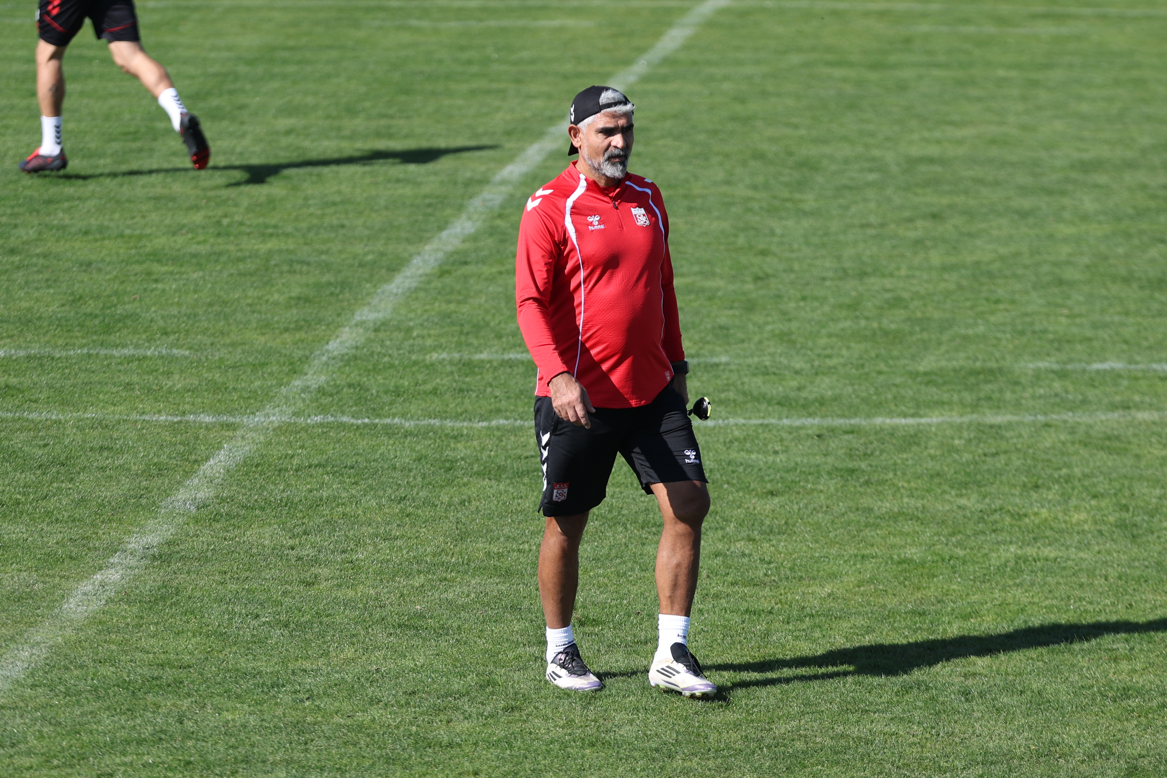 aa-20261022-42832035-42832032-sivasspor-umraniyespor-macinin-hazirliklarini-surdurdu.jpg