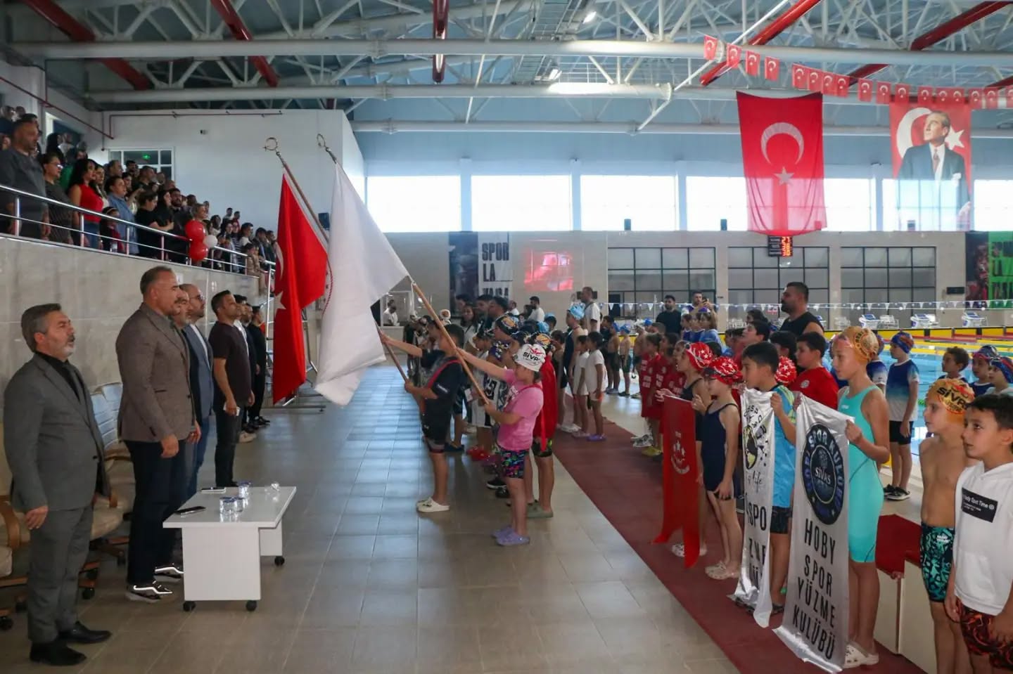 29-ekim-yuzme-yarislari-yandan-1.jpg