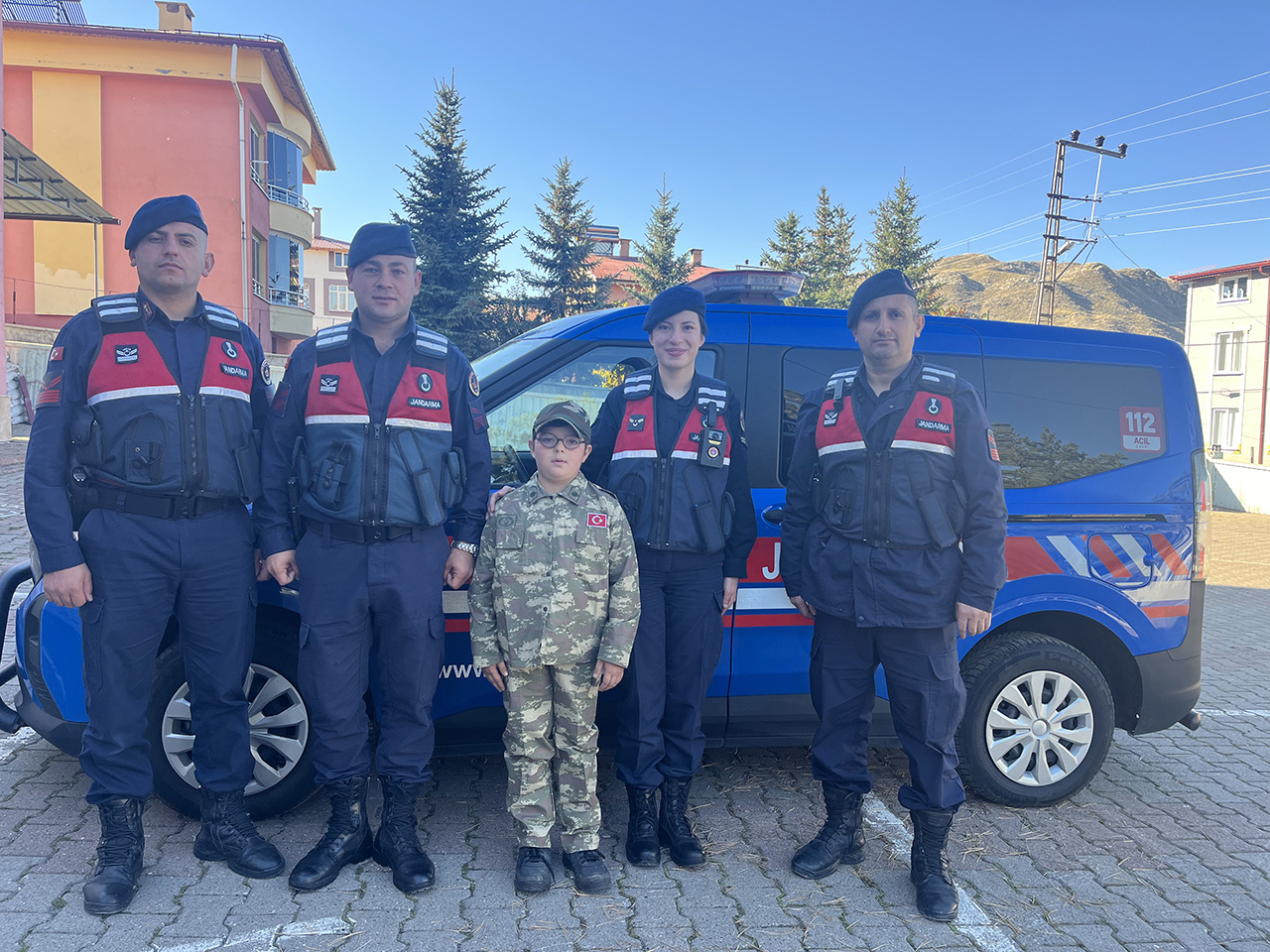 aa-20261028-42887114-42887113-sivasta-jandarma-ekipleri-ozel-egitim-ogrencisi-alparslanin-hayalini-gerceklestirdi.jpg