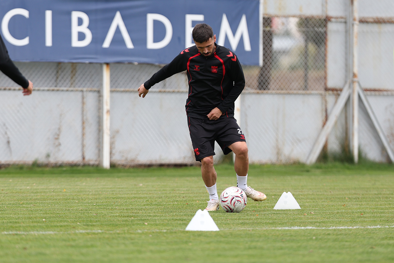 aa-20261028-42889005-42889002-sivasspor-boluspor-macinin-hazirliklarini-surdurdu-001.jpg