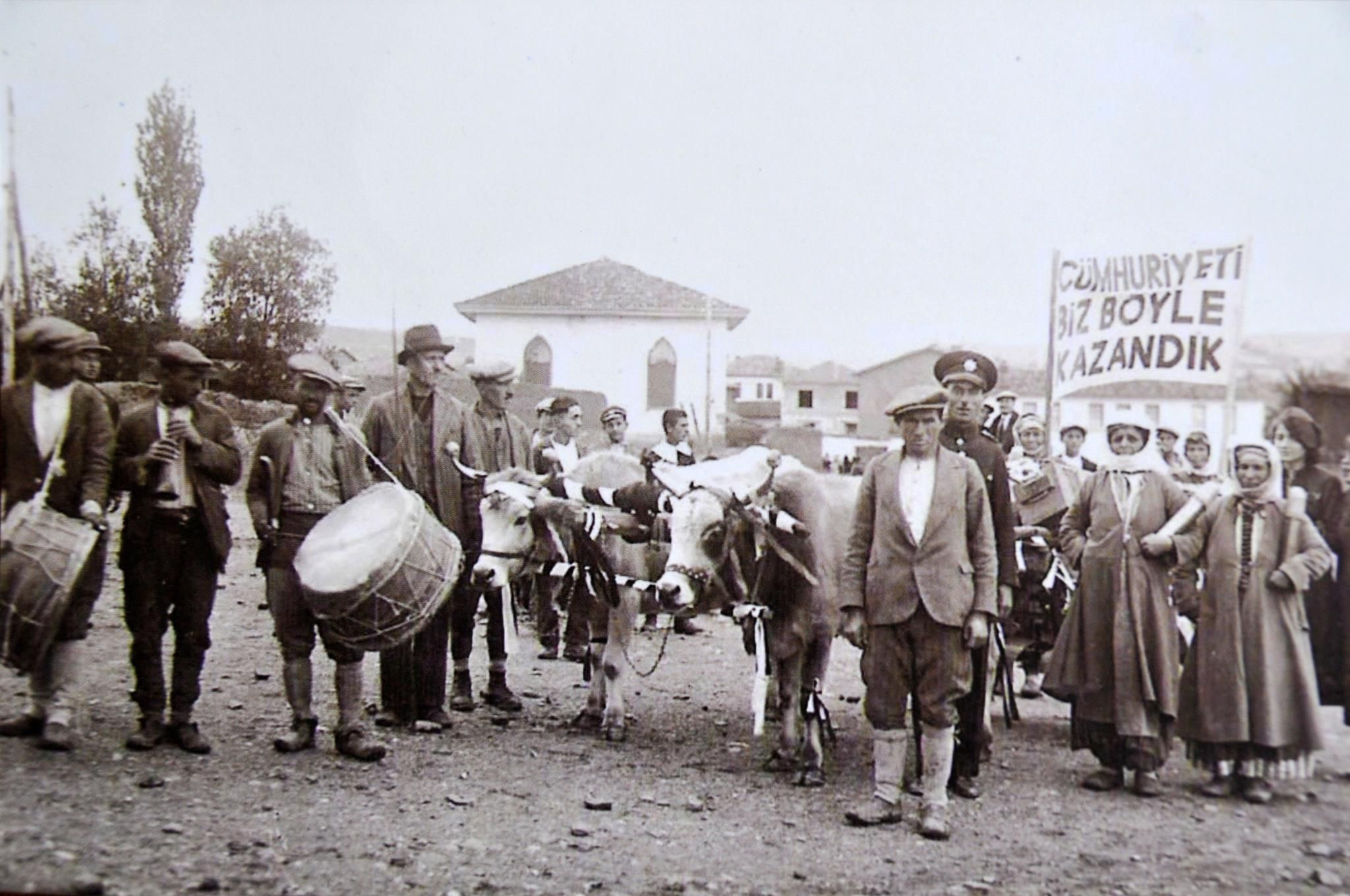 cumhuriyet-ataturk-arsiv-4.jpg